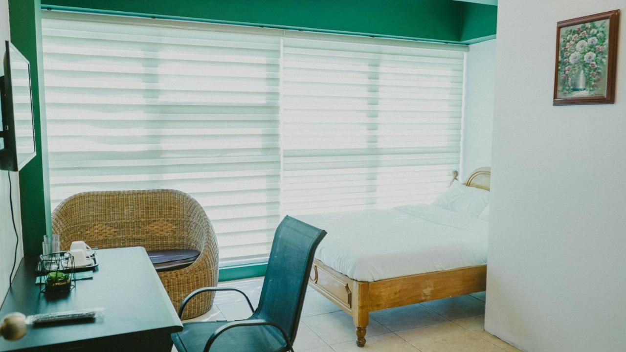 2428 Suites Urdaneta المظهر الخارجي الصورة