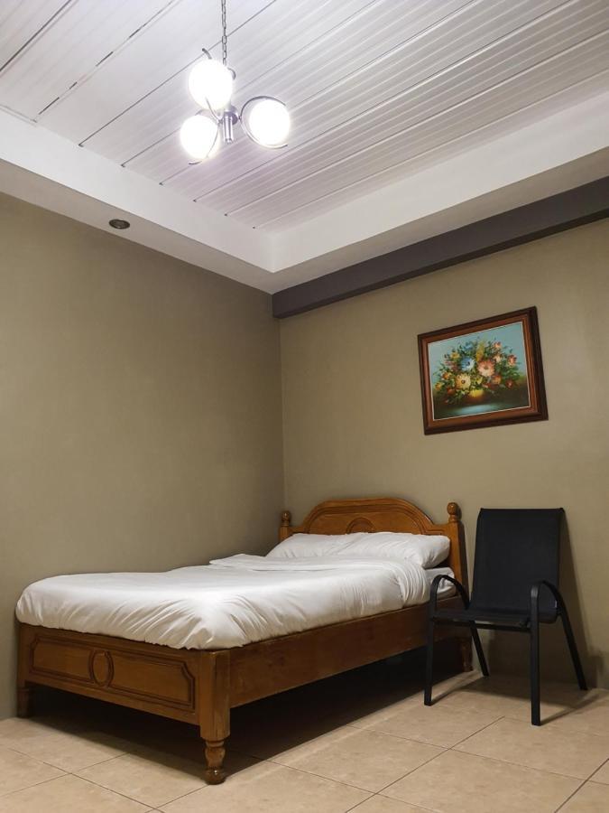 2428 Suites Urdaneta المظهر الخارجي الصورة