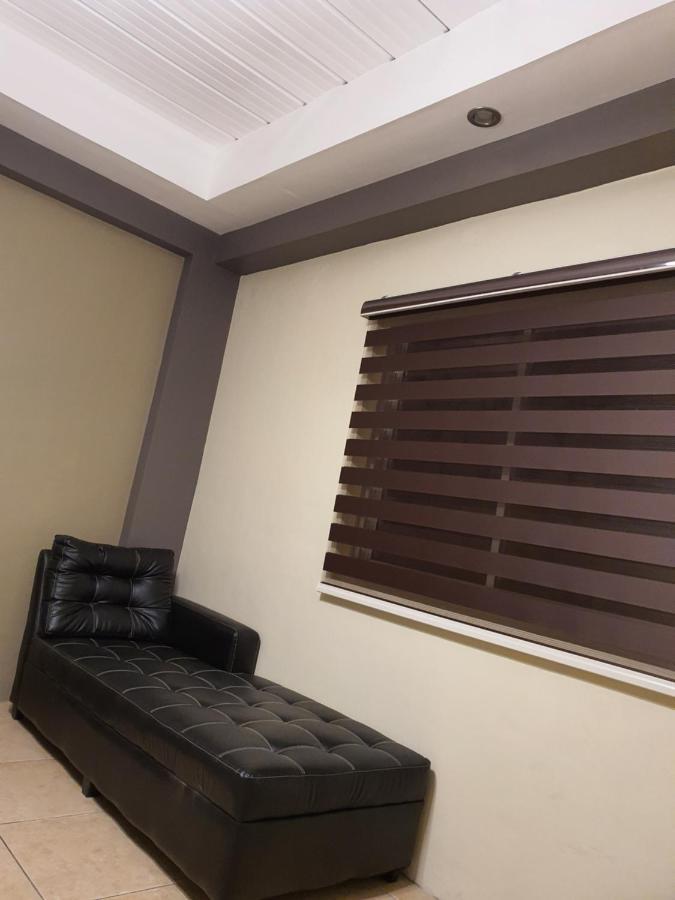 2428 Suites Urdaneta المظهر الخارجي الصورة