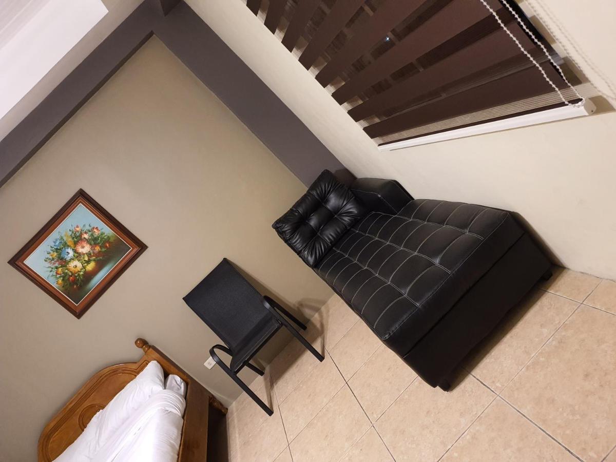 2428 Suites Urdaneta المظهر الخارجي الصورة