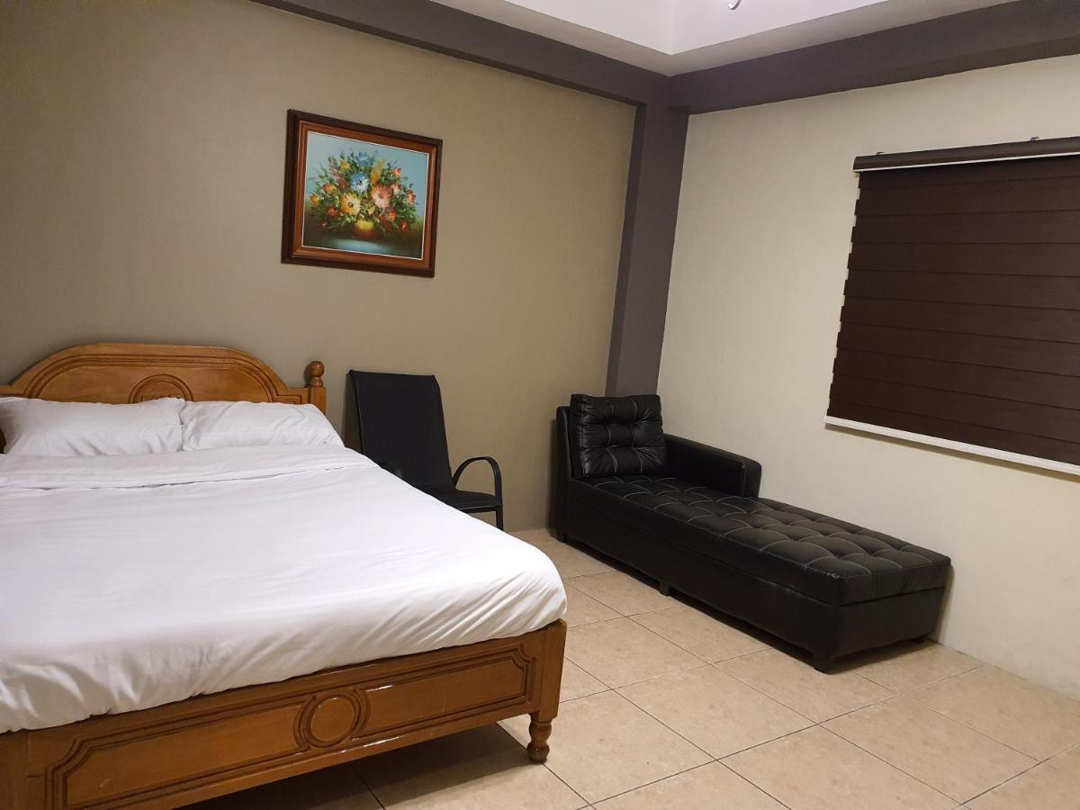 2428 Suites Urdaneta المظهر الخارجي الصورة