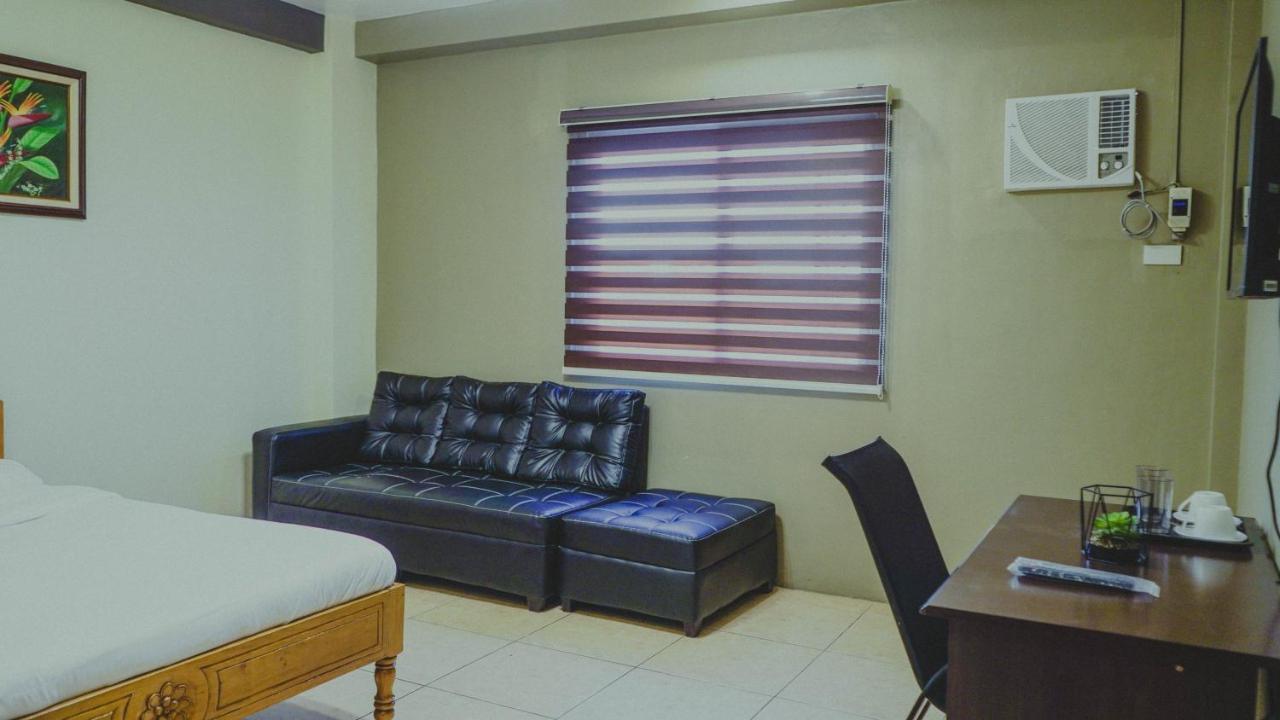 2428 Suites Urdaneta المظهر الخارجي الصورة