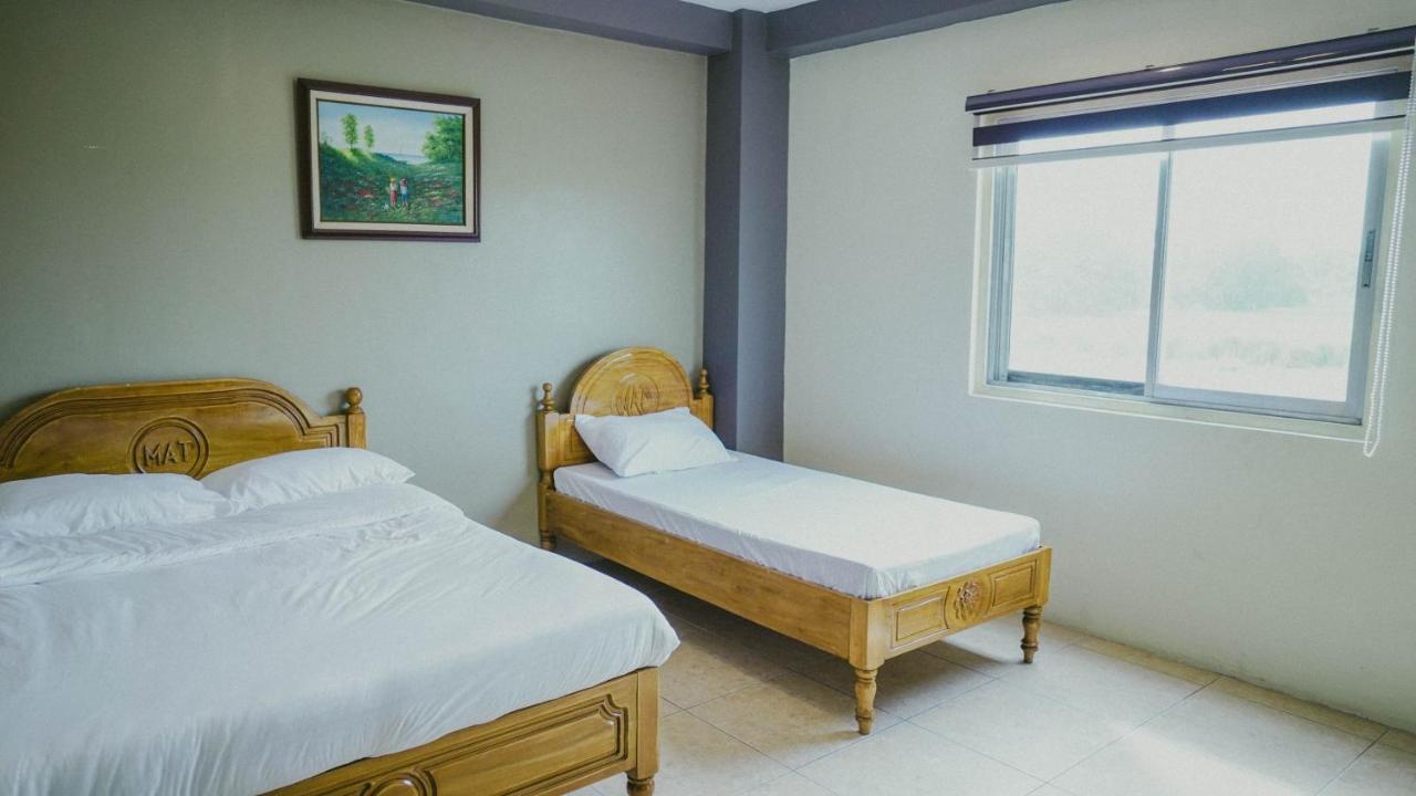 2428 Suites Urdaneta المظهر الخارجي الصورة