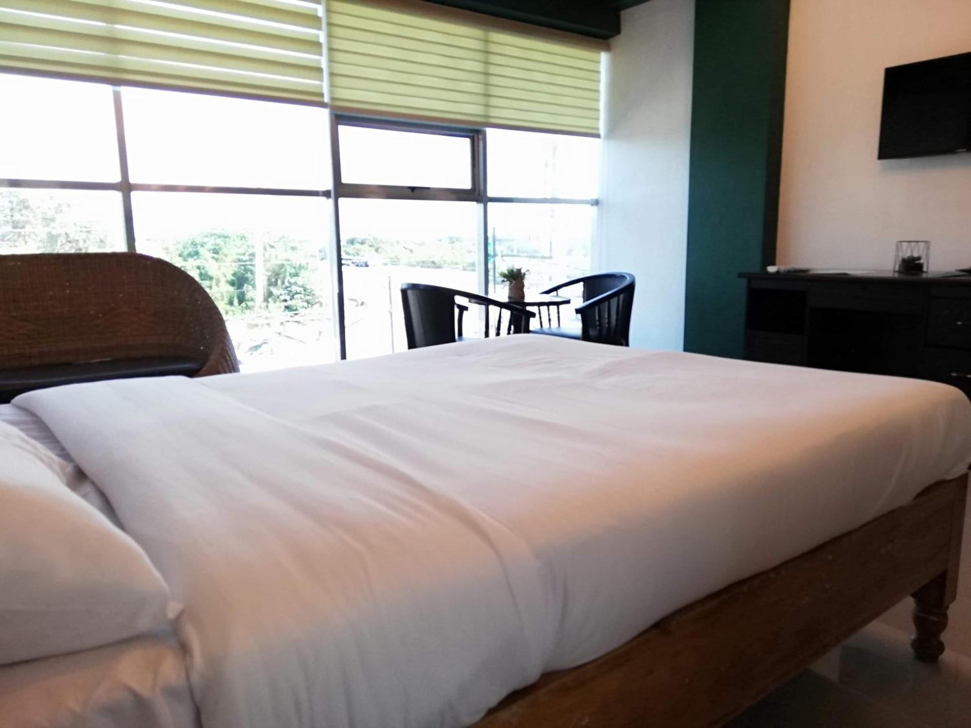 2428 Suites Urdaneta الغرفة الصورة